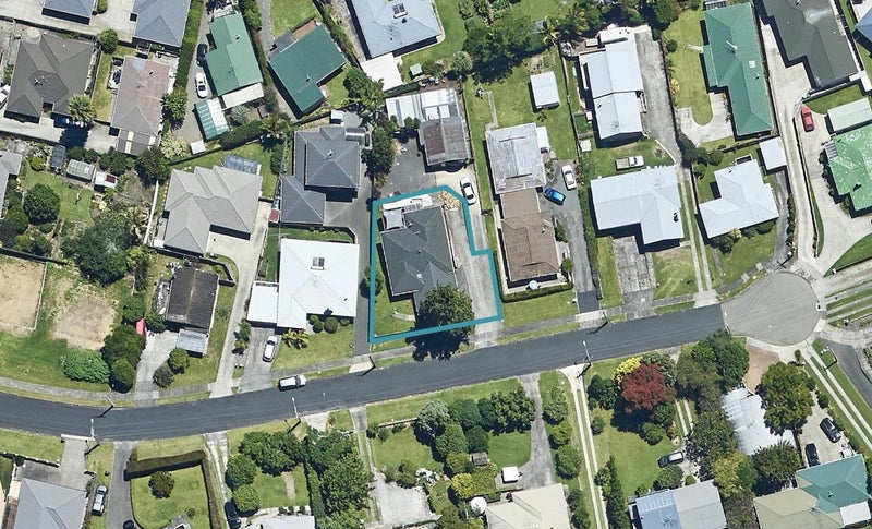 16 Linley Terrace, Judea, Tauranga - Carousel 1