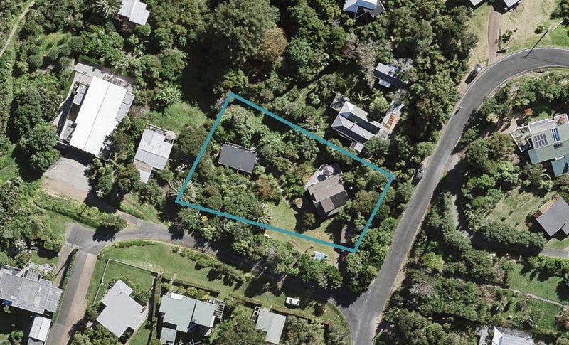 2 McIntosh Road, Oneroa, Waiheke Island - Carousel 1