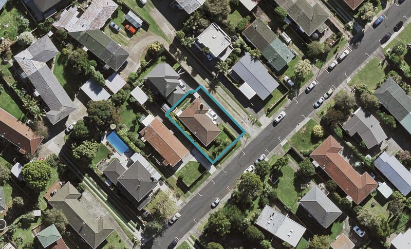15 Evelyn Place, Hillcrest, Auckland - Carousel 1