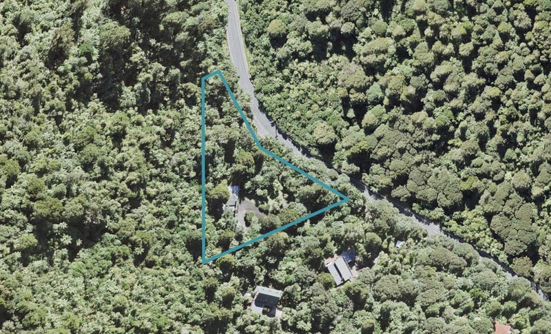 440 Scenic Drive, Waiatarua, Auckland - Carousel 1