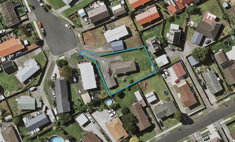 16 Leila Place, Clover Park, Auckland - Carousel 1