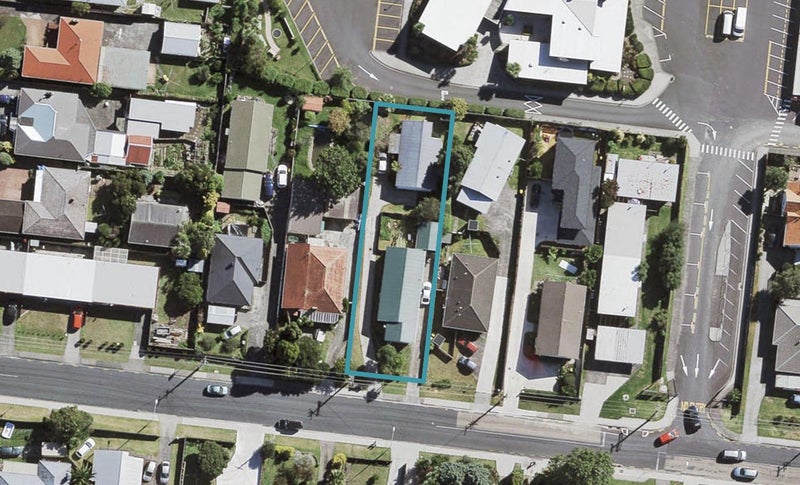 1/8 Edwards Avenue, Henderson, Auckland - Carousel 1