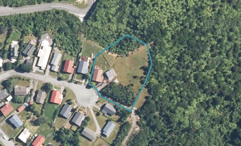 15 Arnott Heights East, Greymouth - Carousel 1