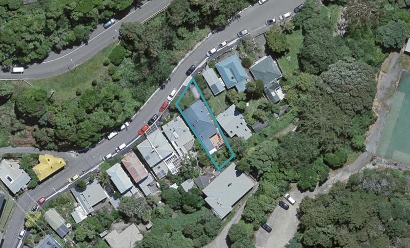 13 Holloway Road, Aro Valley, Wellington - Carousel 1