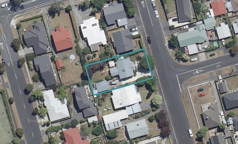 4 Bond Street, Hamilton East, Hamilton - Carousel 1