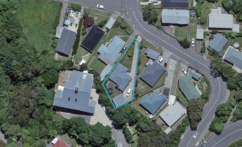 9 Beazley Avenue, Paparangi, Wellington - Carousel 1