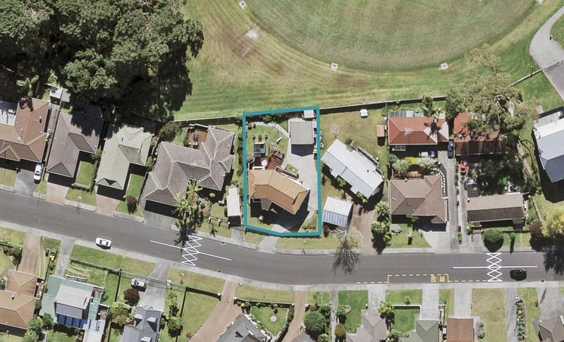 61 Granville Drive, Massey, Auckland - Carousel 1