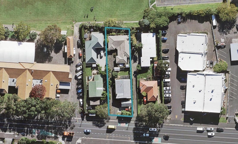 2/135 Onewa Road, Northcote, Auckland - Carousel 1
