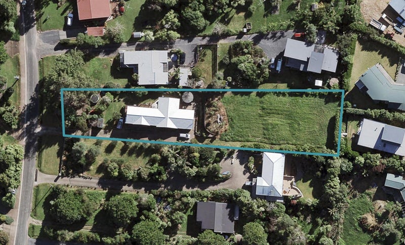 20 Natzka Road, Ostend, Waiheke Island - Carousel 1