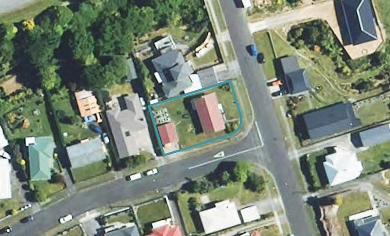 35 Swansea Road, Stratford - Carousel 1