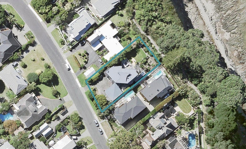 7 Bournemouth Terrace, Murrays Bay, Auckland - Carousel 1