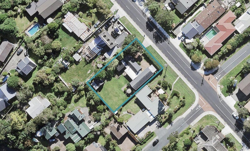 9 Tauhinu Road, Greenhithe, Auckland - Carousel 1