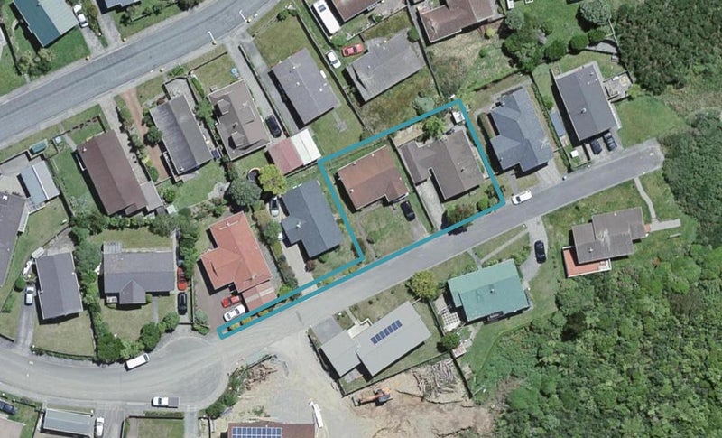 13 Cathie Place, Karori, Wellington - Carousel 1