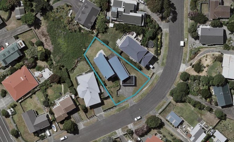 44 Hicks Crescent, Waikanae Beach, Waikanae - Carousel 1