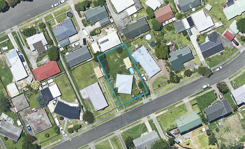 22 Dingadee Street, Welcome Bay, Tauranga - Carousel 1