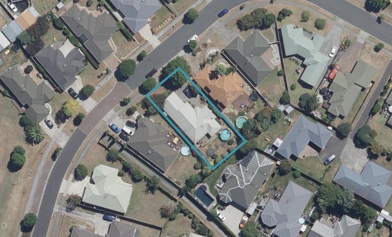 33 Waiwherowhero Drive, St Andrews, Hamilton - Carousel 1