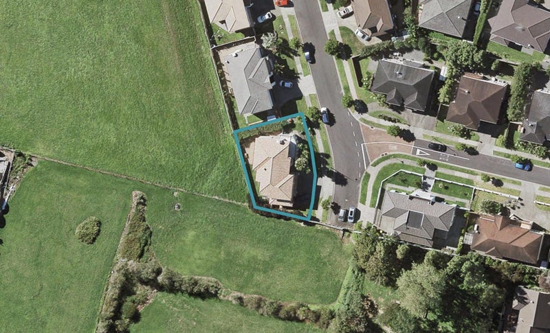 33 Amberwood Drive, Northpark, Auckland - Carousel 1