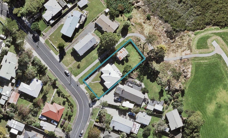 82 Cobham Crescent, Kelston, Auckland - Carousel 1