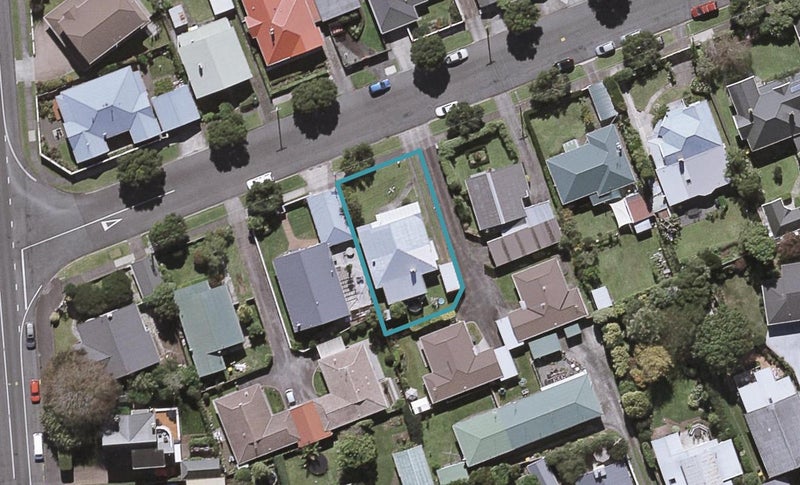 8 George Street, Lower Vogeltown, New Plymouth - Carousel 1