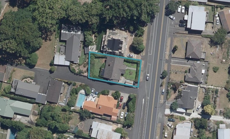 84 Pembroke Street, Hamilton Lake, Hamilton - Carousel 1
