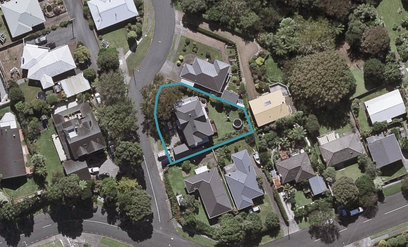 4 Leatham Avenue, Strandon, New Plymouth - Carousel 1