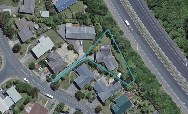 107 Taylor Terrace, Tawa, Wellington - Carousel 1