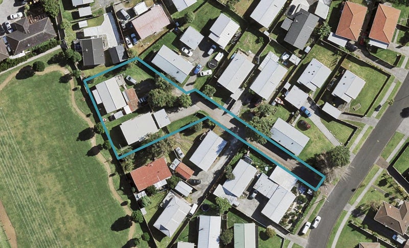 1/14 Kennington Drive, Clendon Park, Auckland - Carousel 1