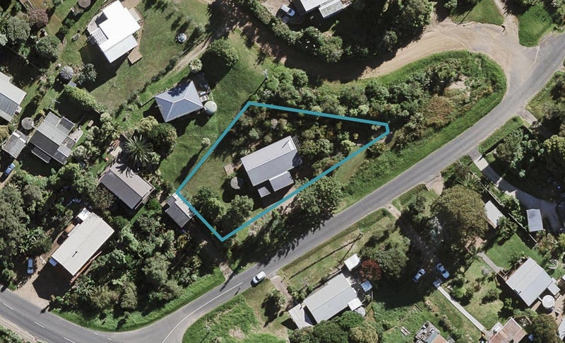 3 Kennedy Road, Surfdale, Waiheke Island - Carousel 1
