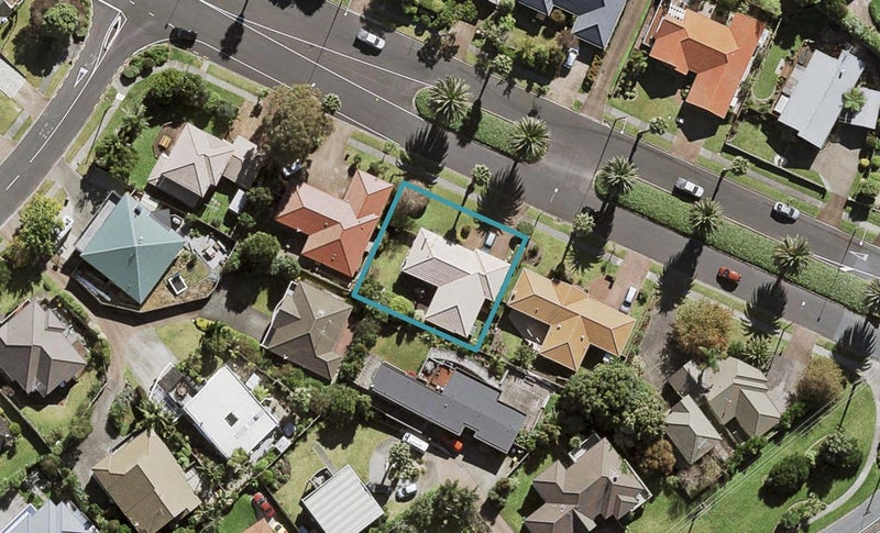 99 Caribbean Drive, Unsworth Heights, Auckland - Carousel 1