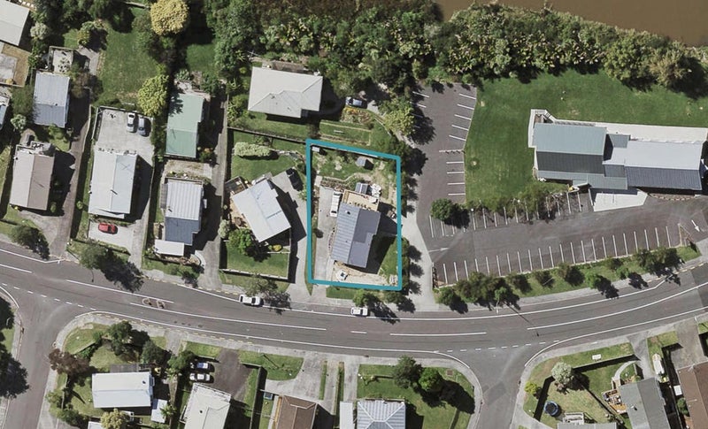 70 Trias Road, Totara Vale, Auckland - Carousel 1