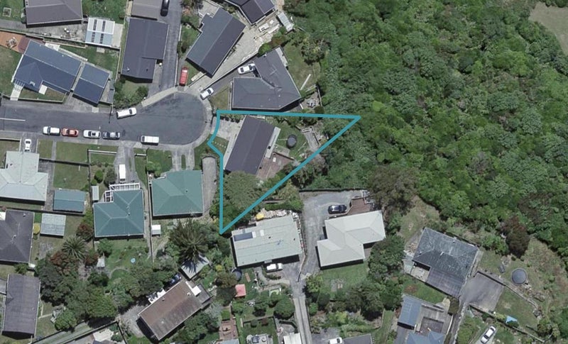 4 Terrance Grove, Paparangi, Wellington - Carousel 1