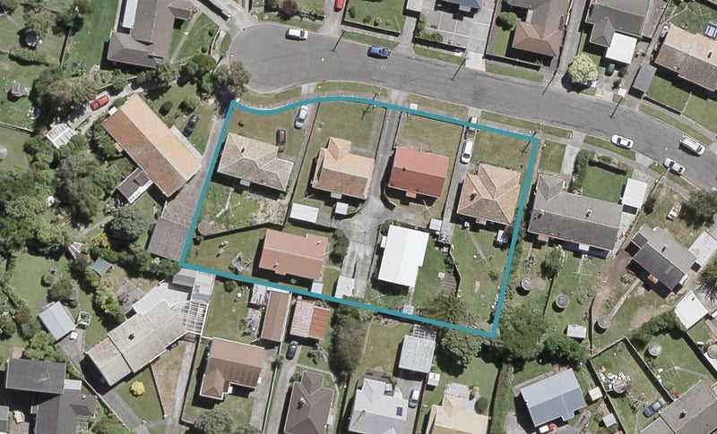 2/6 Avery Grove, Boulcott, Lower Hutt - Carousel 1