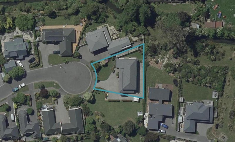 11 Hamish Place, Westmorland, Christchurch - Carousel 1