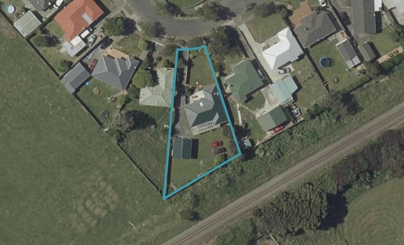 51 Tararua Terrace, Cloverlea, Palmerston North - Carousel 1