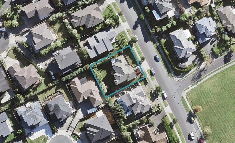 46 Rising Parade, Fairview Heights, Auckland - Carousel 1