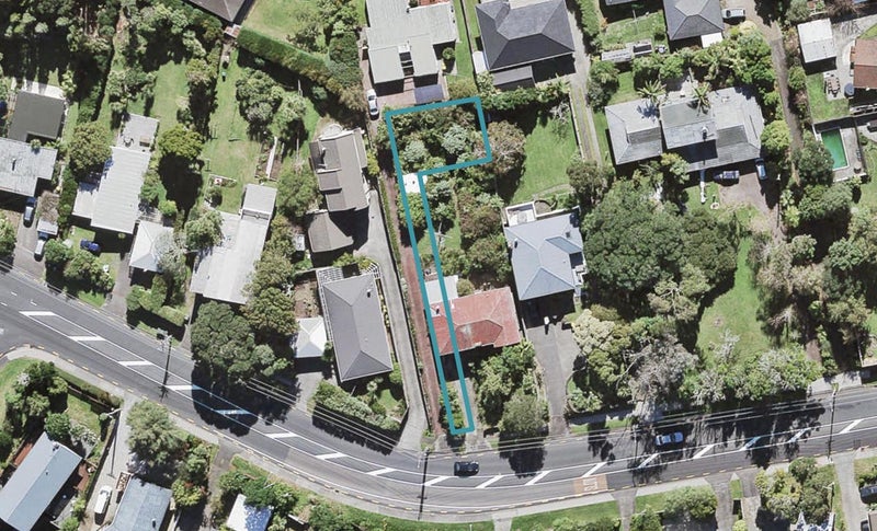 147E Golf Road, Titirangi, Auckland - Carousel 1