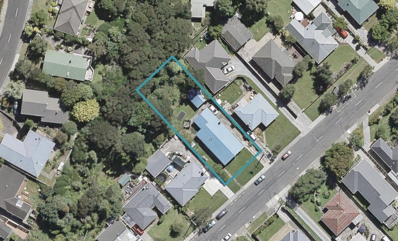 12 Pinehaven Road, Pinehaven, Upper Hutt - Carousel 1