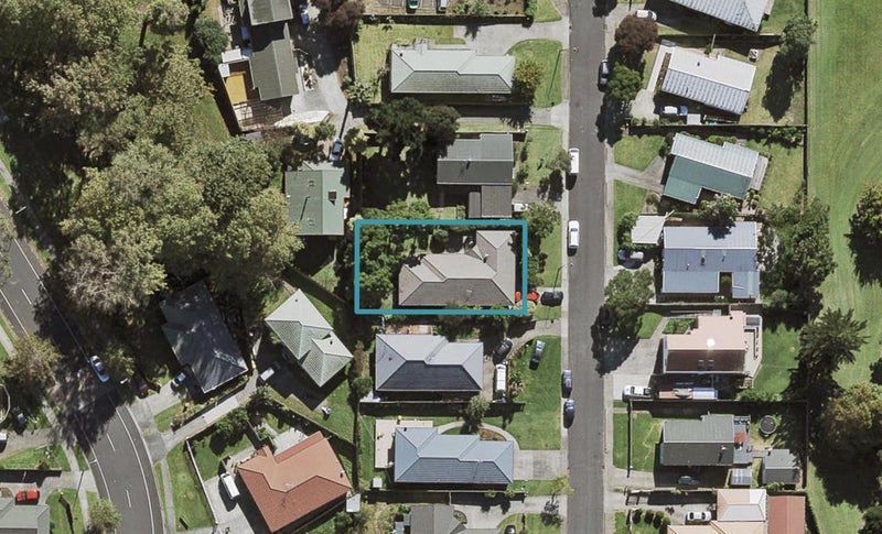 25 Freda Place, Favona, Auckland - Carousel 1