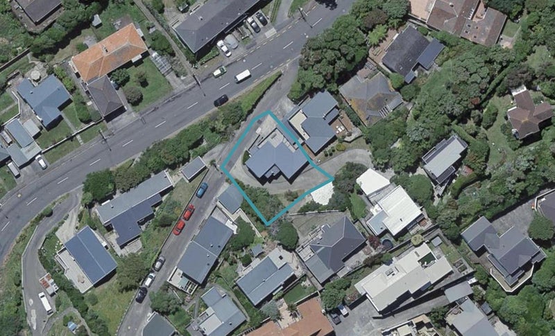 1A Shalimar Crescent, Khandallah, Wellington - Carousel 1