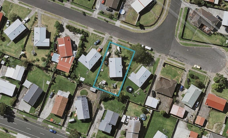 32 Darnell Crescent, Clover Park, Auckland - Carousel 1
