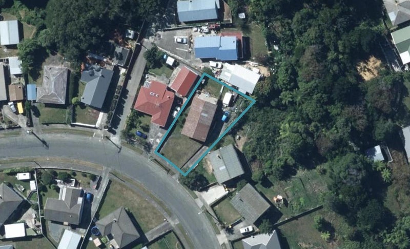 15 Swansea Street, Cannons Creek, Porirua - Carousel 1