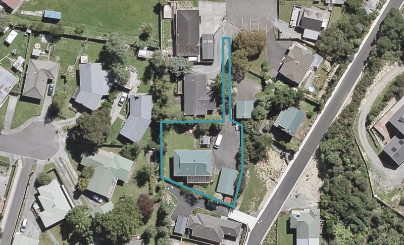 11 Monarch Grove, Maoribank, Upper Hutt - Carousel 1