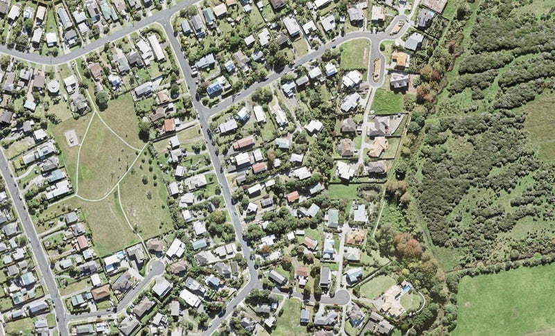 16 Everard Avenue, Army Bay, Whangaparaoa - Carousel 1