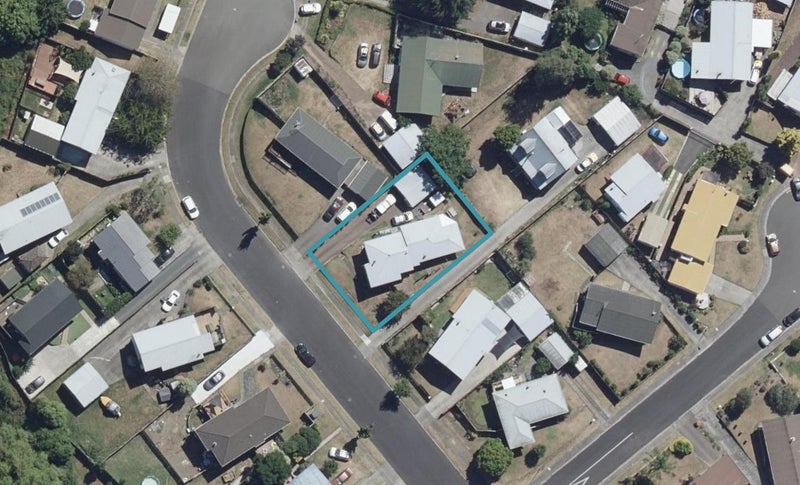 14 Riley Place, Fitzroy, Hamilton - Carousel 1