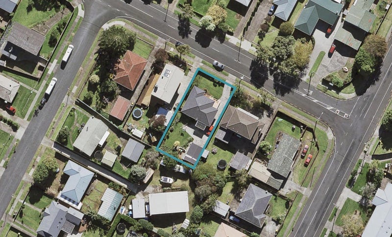 6 Muir Avenue, Mangere Bridge, Auckland - Carousel 1