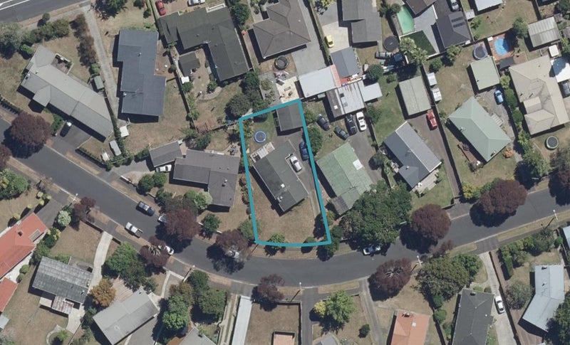 11 Pulham Crescent, Queenwood, Hamilton - Carousel 1