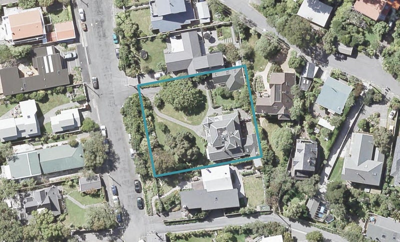 7 Pitoitoi Road, Days Bay, Lower Hutt - Carousel 1