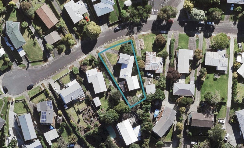18 Segedin Place, Glenfield, Auckland - Carousel 1