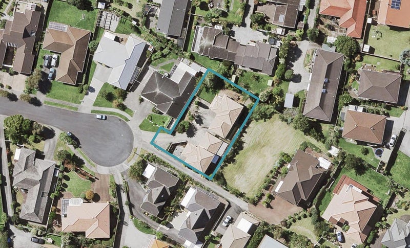 2/12 Veagh Place, Highland Park, Auckland - Carousel 1