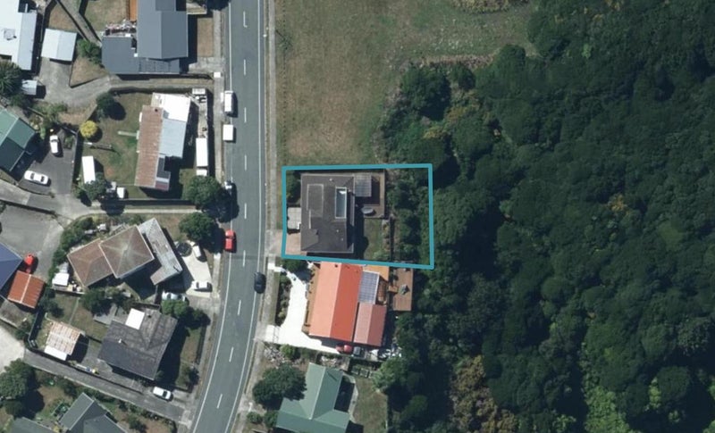 128 Gloaming Hill, Titahi Bay, Porirua - Carousel 1